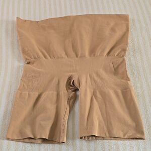 SKIMS Seamless Sculpt Butt Lifting Short Size: 2X Clay